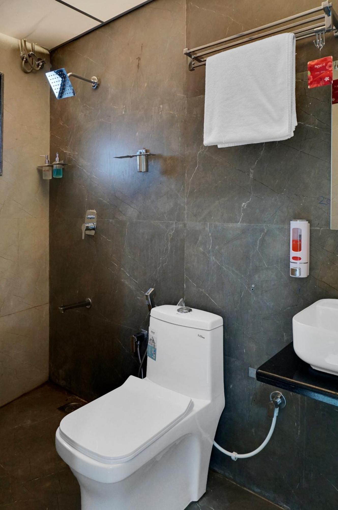 Hotel Sayba Executive Pune Luaran gambar